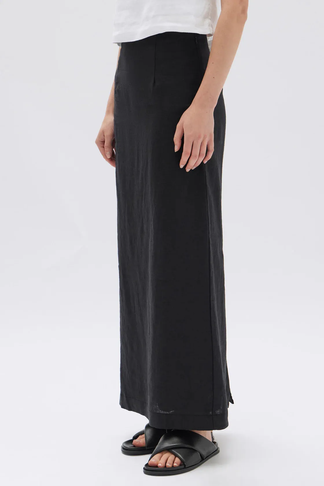 Assembly Label - Solis Linen Maxi Skirt (Black)