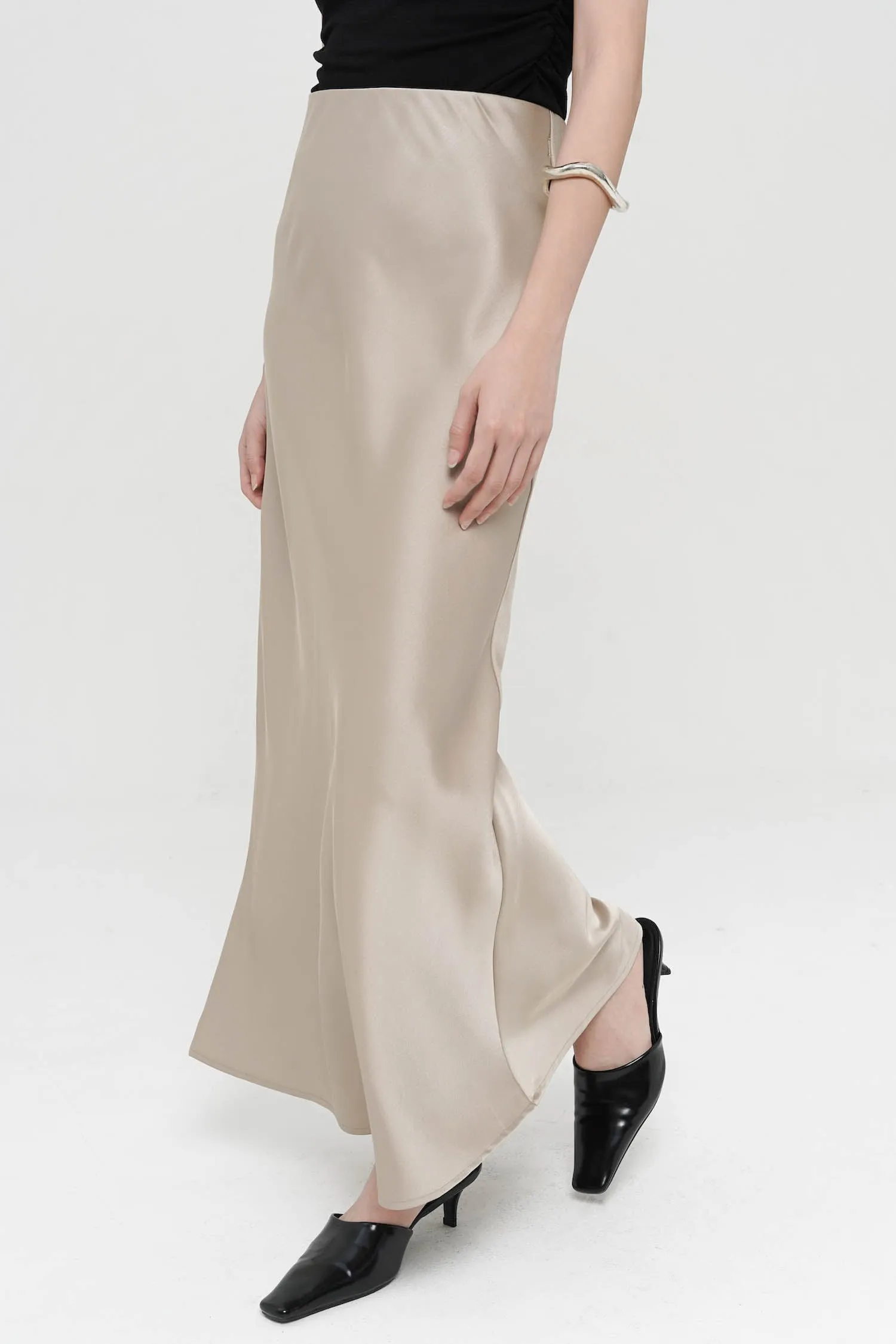 Betsy Satin Maxi Skirt In Champagne