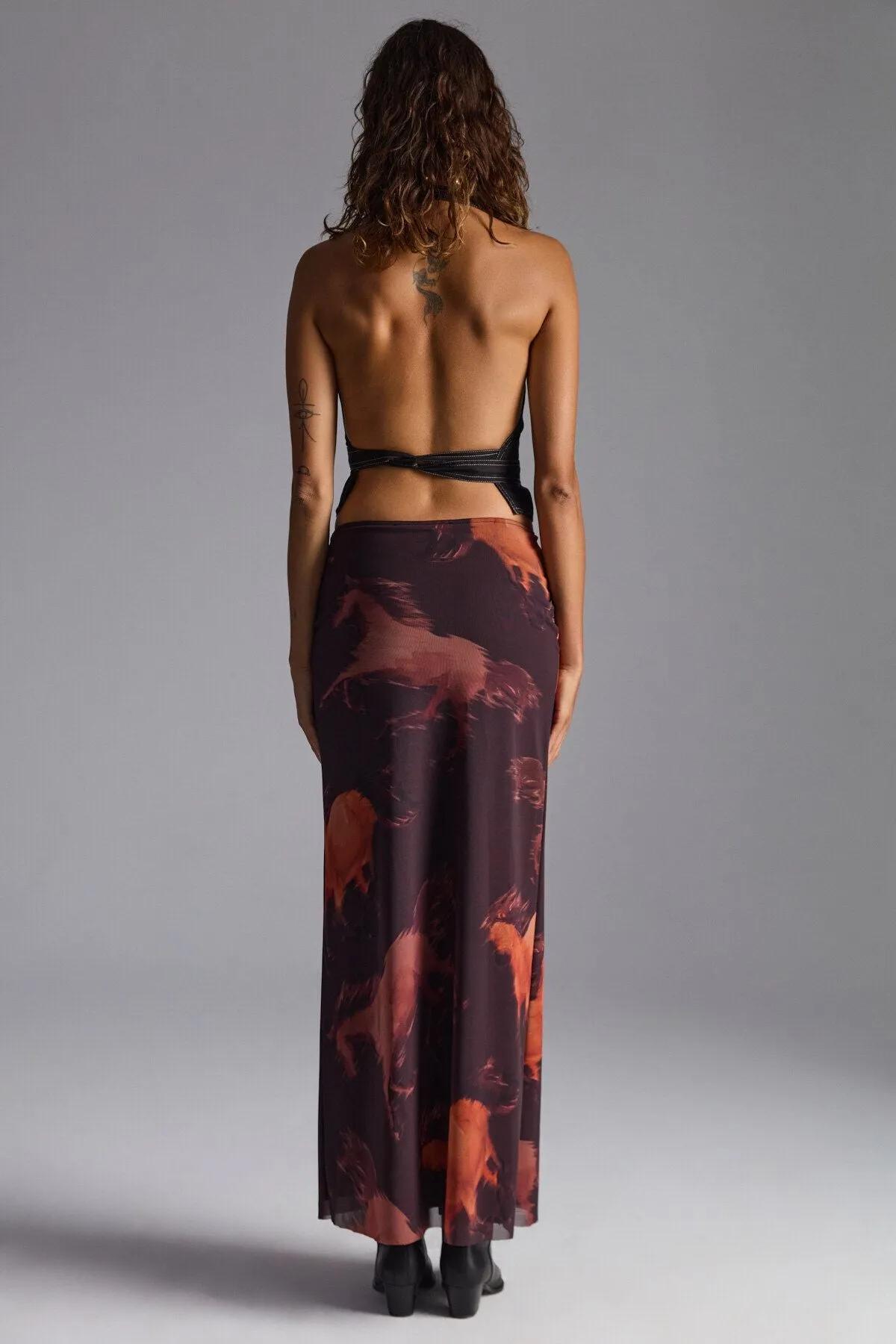 Beulah woman maxi length slim fit waist tulle batik patterned skirt with patterned patterned