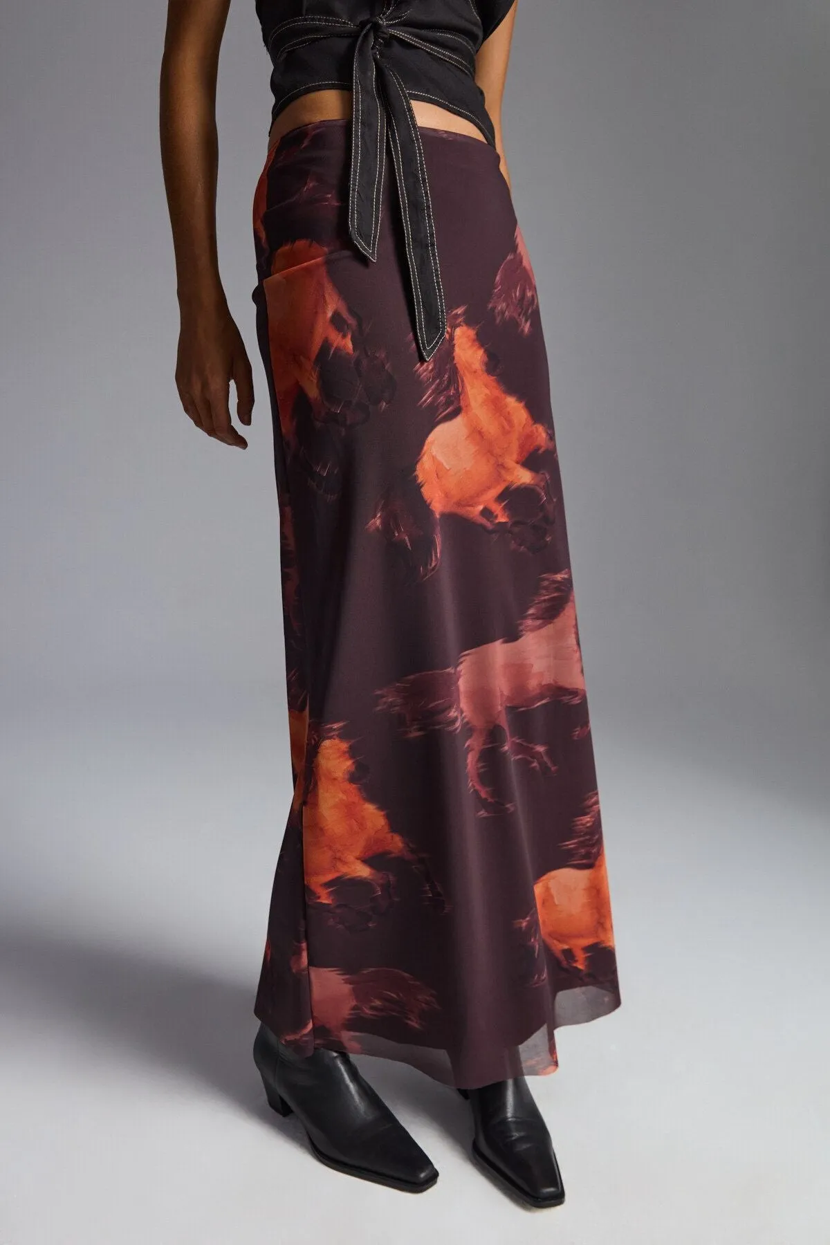 Beulah woman maxi length slim fit waist tulle batik patterned skirt with patterned patterned
