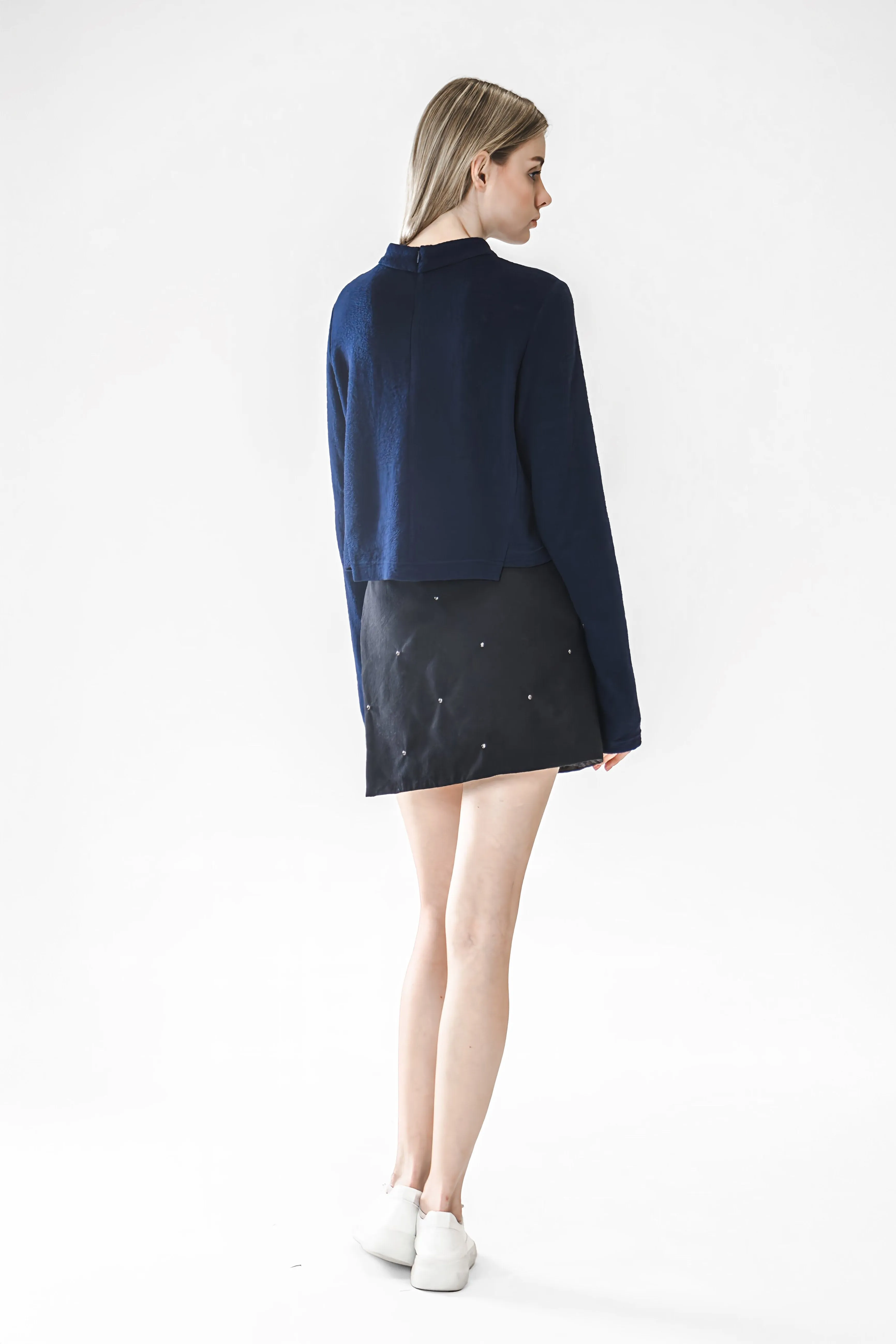 BLACK SHORT STITCH MINI SKIRT