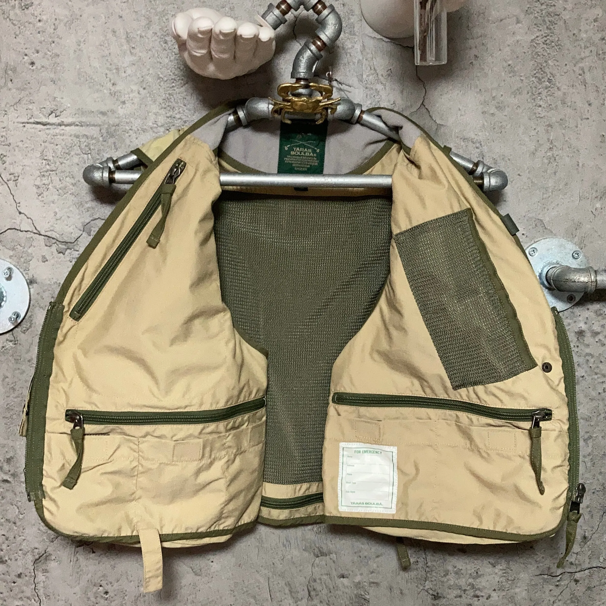fishing / outdoor vest beige green khaki