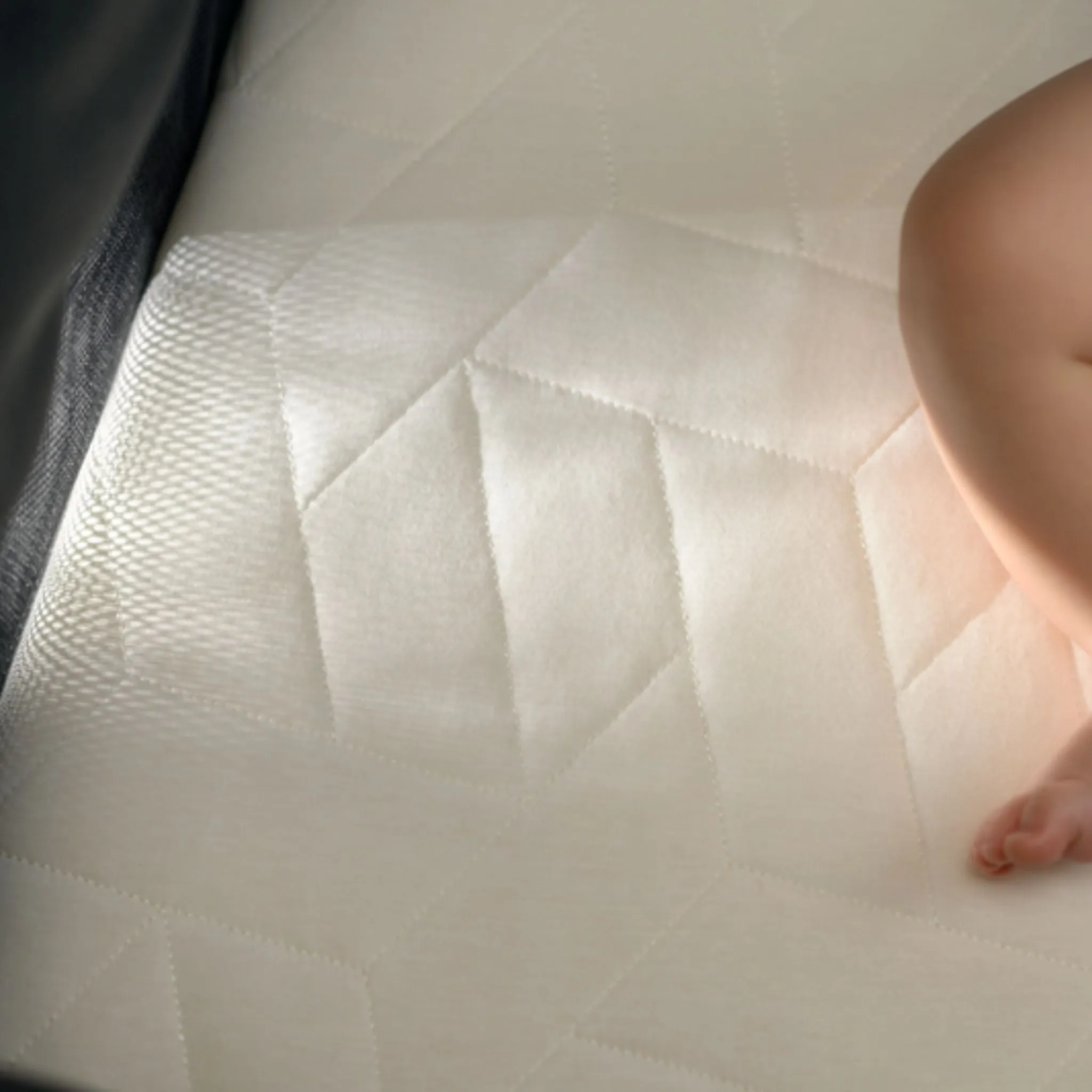 Maxi Cosi Calao Light Beyond Travel Cot Graphite