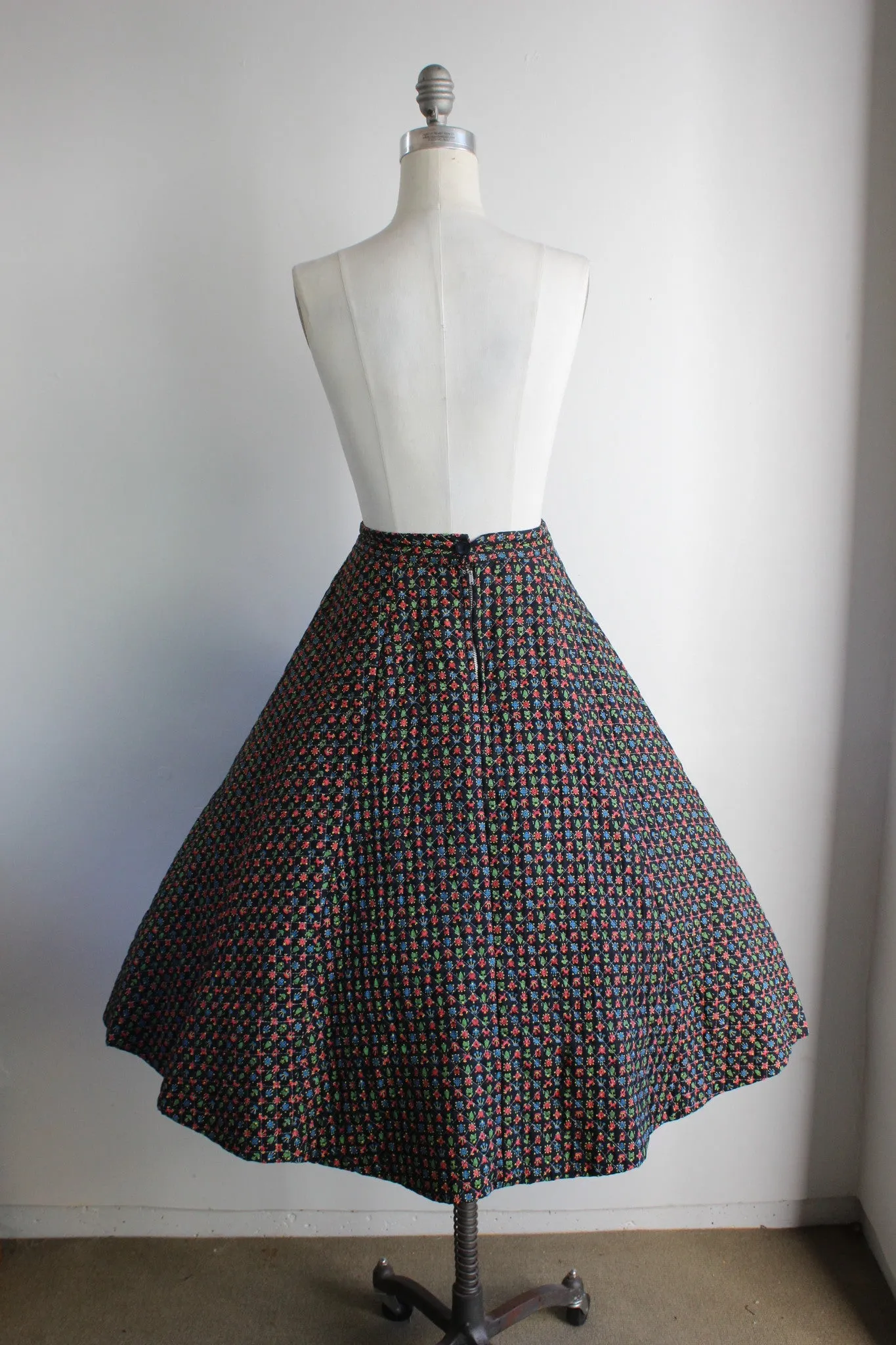 Vintage 1950s Black Quilted Circle Skirt /  Novelty Print