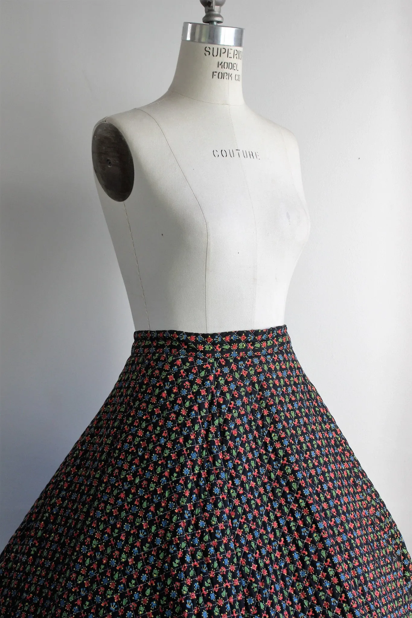 Vintage 1950s Black Quilted Circle Skirt /  Novelty Print