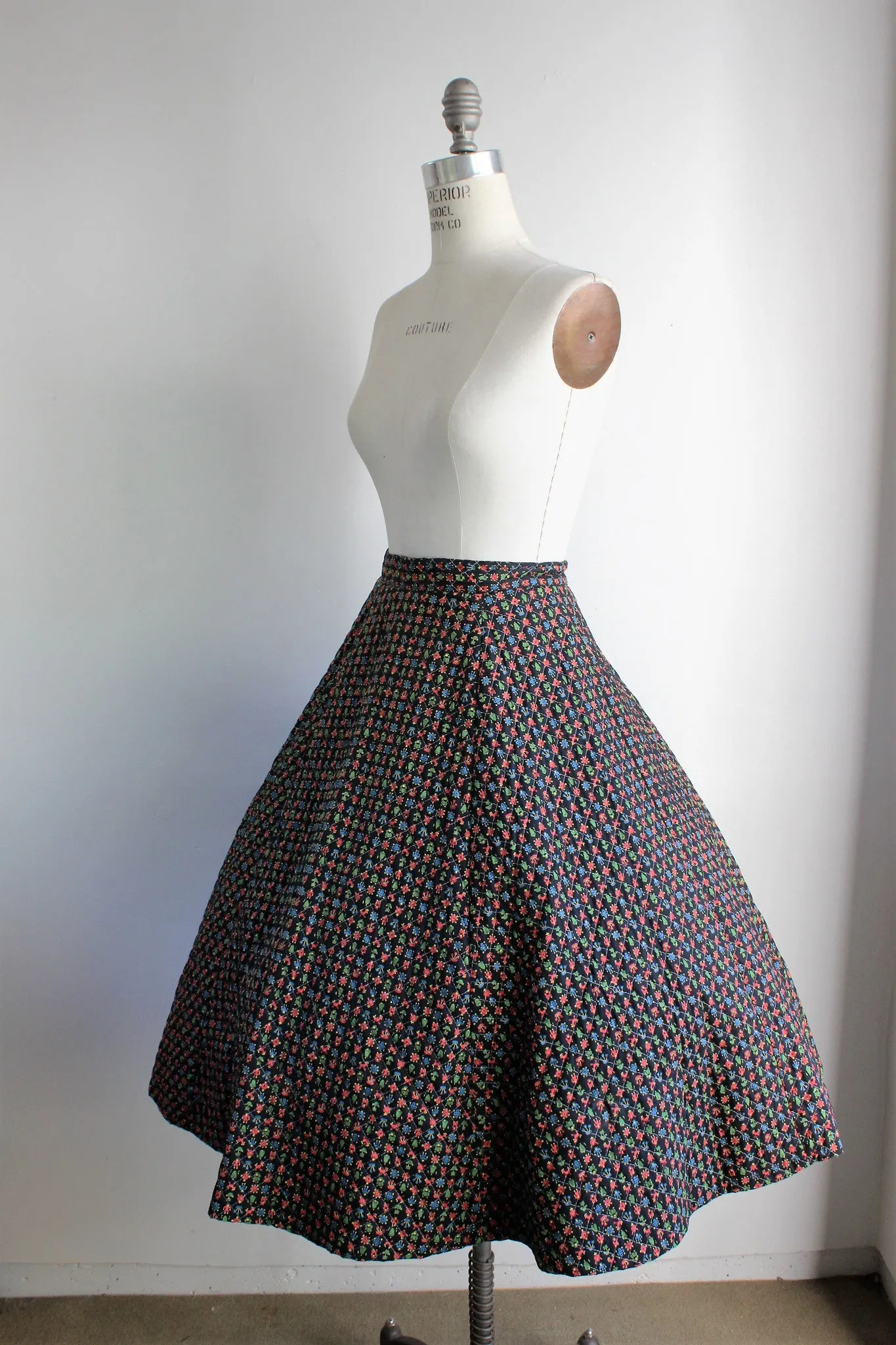 Vintage 1950s Black Quilted Circle Skirt /  Novelty Print