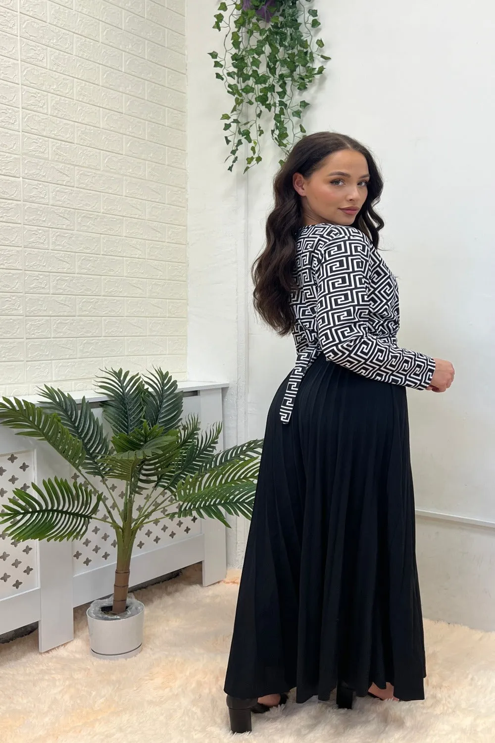 WHITE GREEK KEY PATTERN PLEATED SKIRT MAXI DRESS